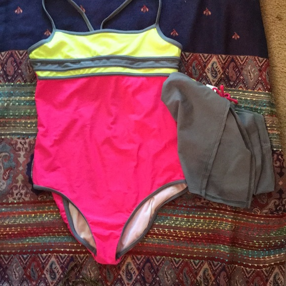 Girl’s One Piece Bathing Suit With Additional Wrap Skirt- by Malibu- Size 18 1/2 - Picture 10 of 10